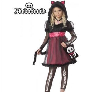 More pictures of Size Large costume I have listed